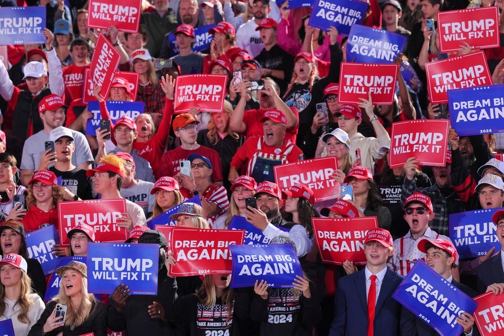 Comício de Donald Trump em Raleigh, na Carolina do Norte. — Foto: REUTERS/Brian Snyder