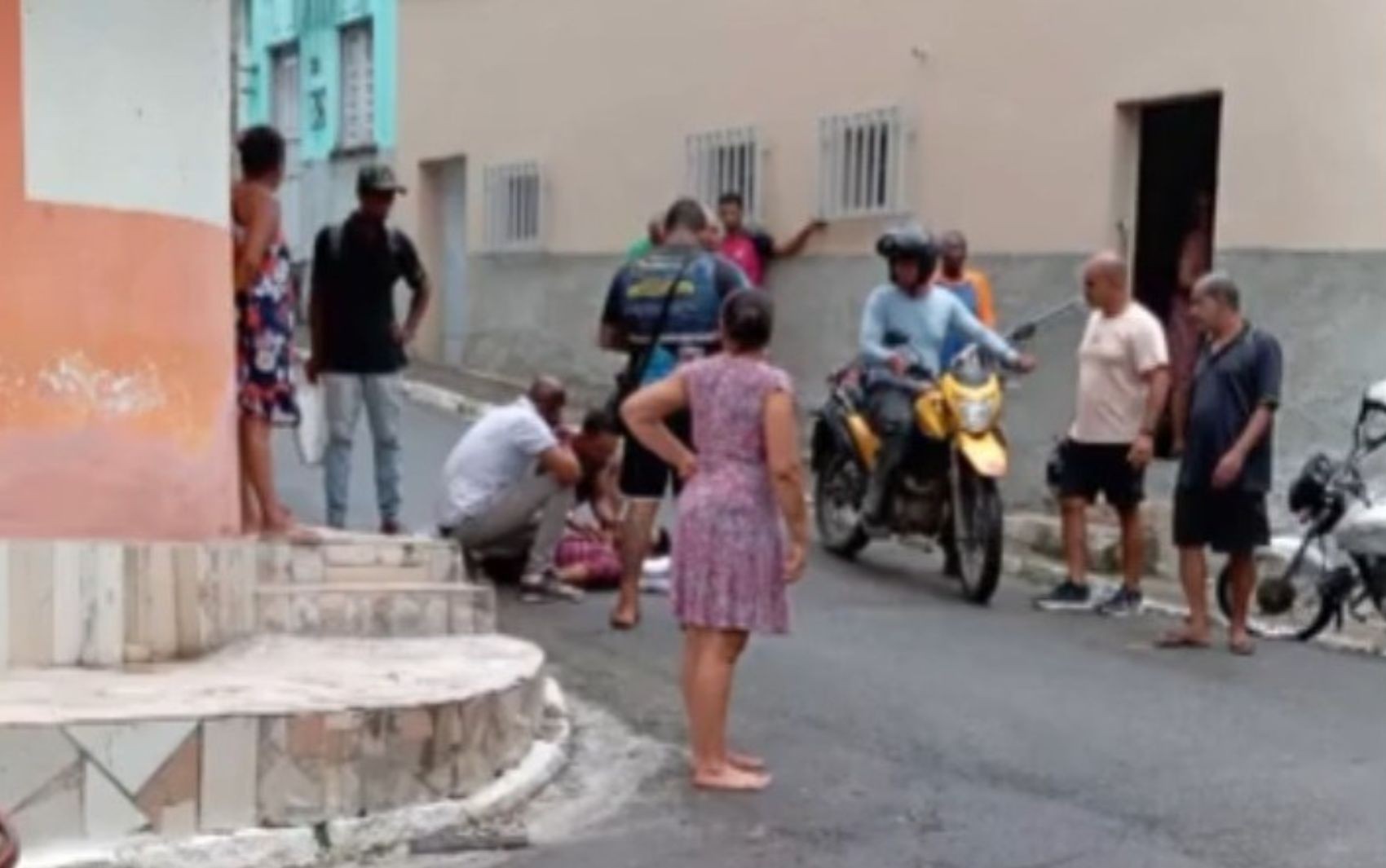 Pintor fica ferido após cair de altura de cerca de quatro metros durante obra no sul da Bahia