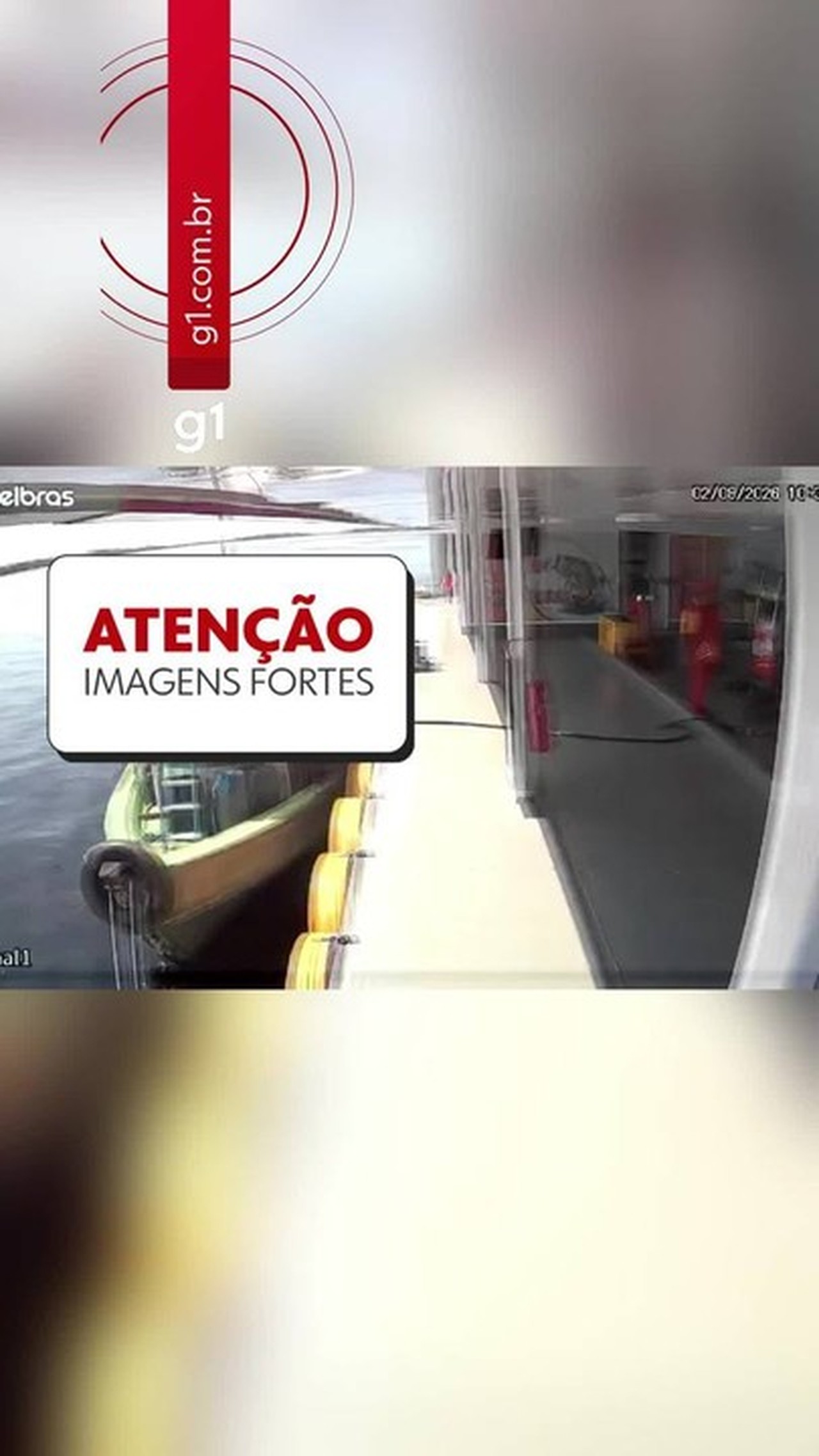 Homem corre entre chamas e mulher pula em rio após explosão de barco em posto flutuante no Amazonas