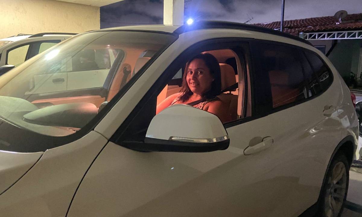 Motorista sem multas há dois anos conta como conseguiu ser uma das primeiras condutoras do país a conquistar renovação automática da CNH