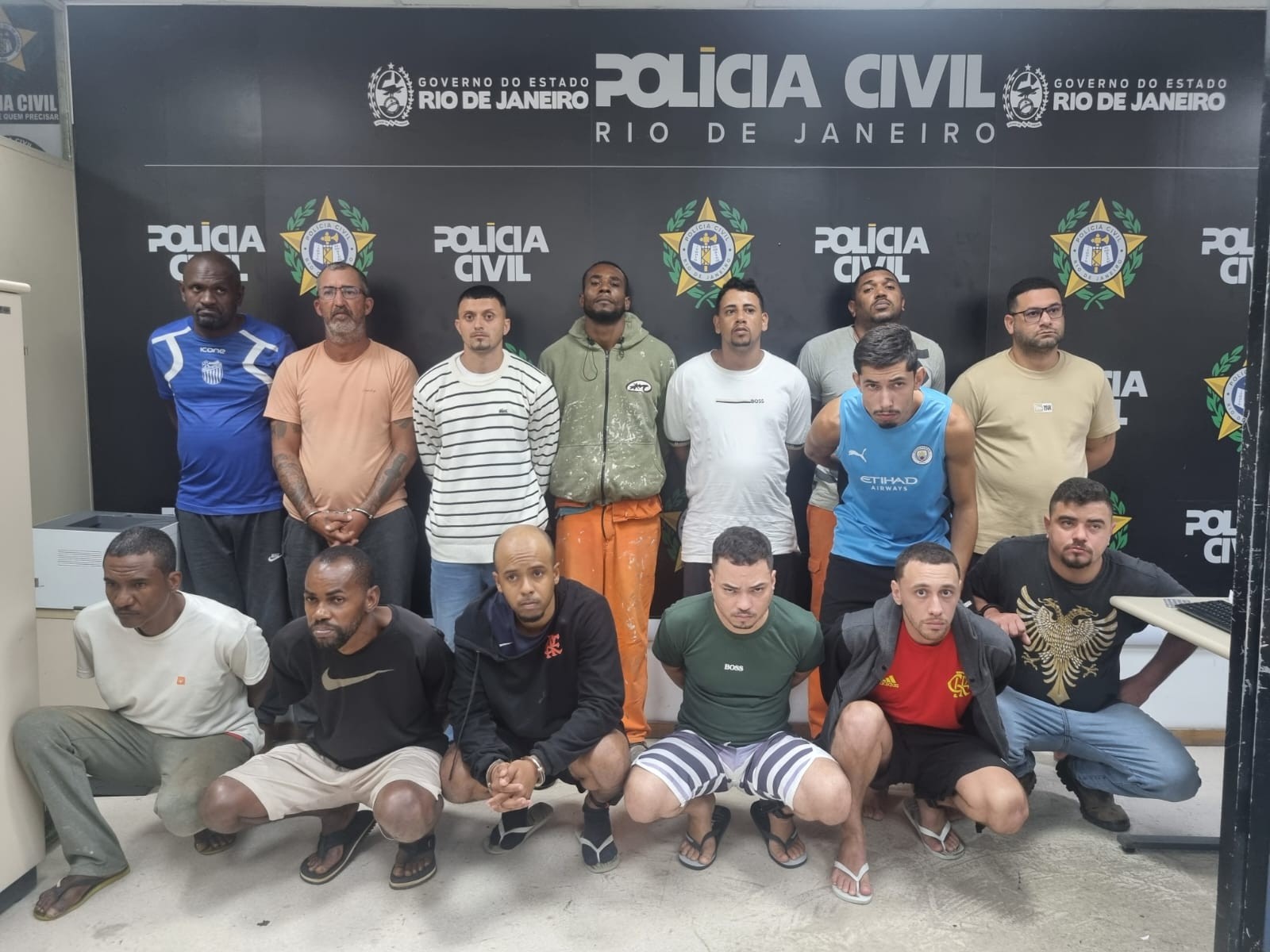 Polícia prende 14 condenados que estavam empregados em empresas de fachada para diminuir pena no RJ