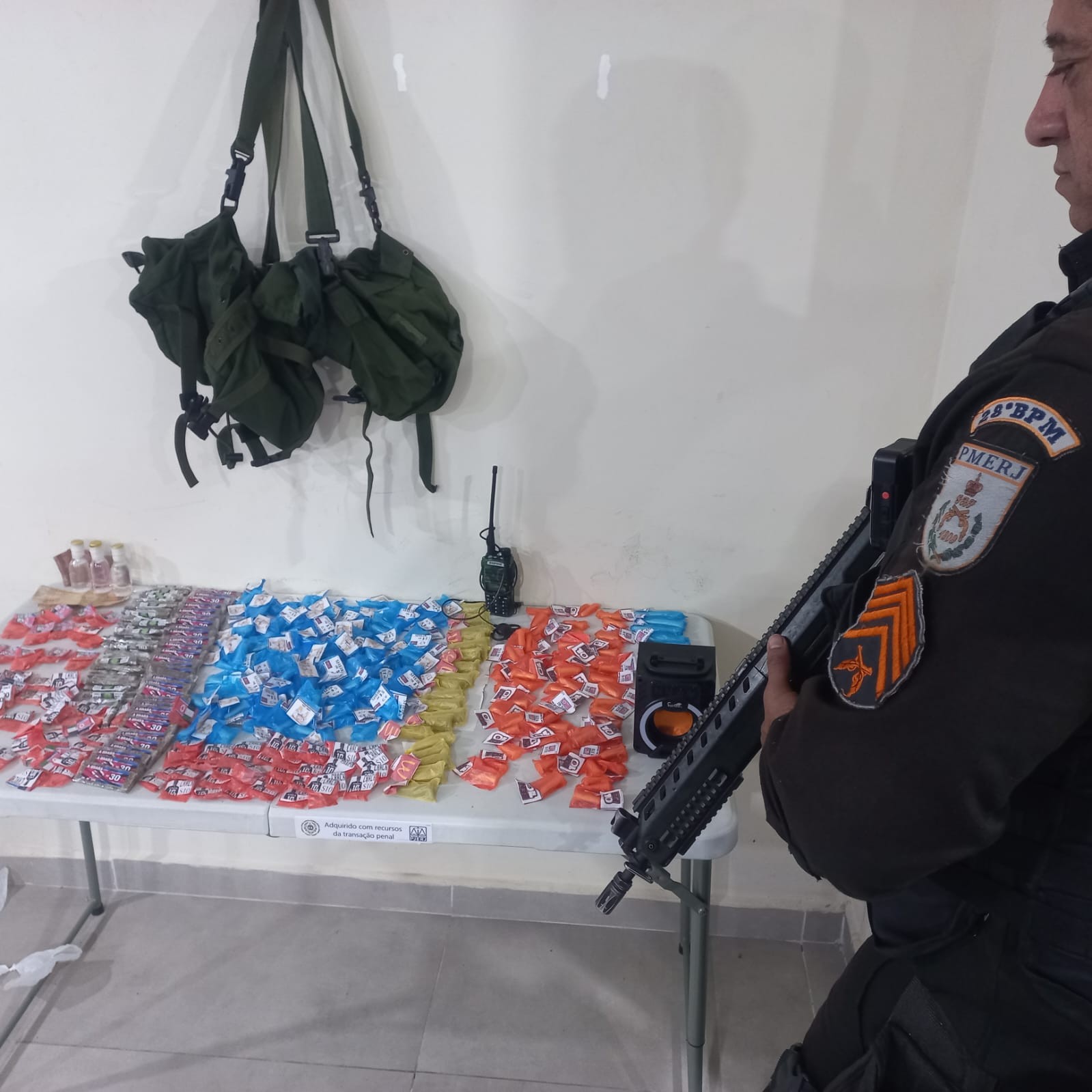 Polícia Militar apreende grande quantidade de drogas em Volta Redonda 