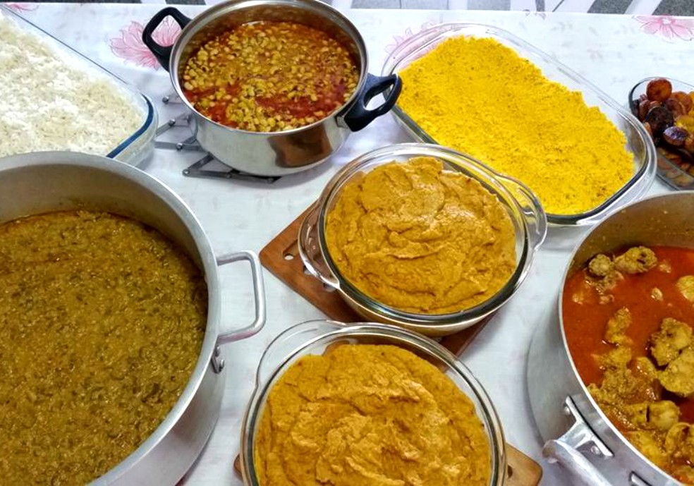 Caruru, vatapá, xinxim de frango e outros preparos do tradicional caruru — Foto: Denise Pithon/Arquivo pessoal