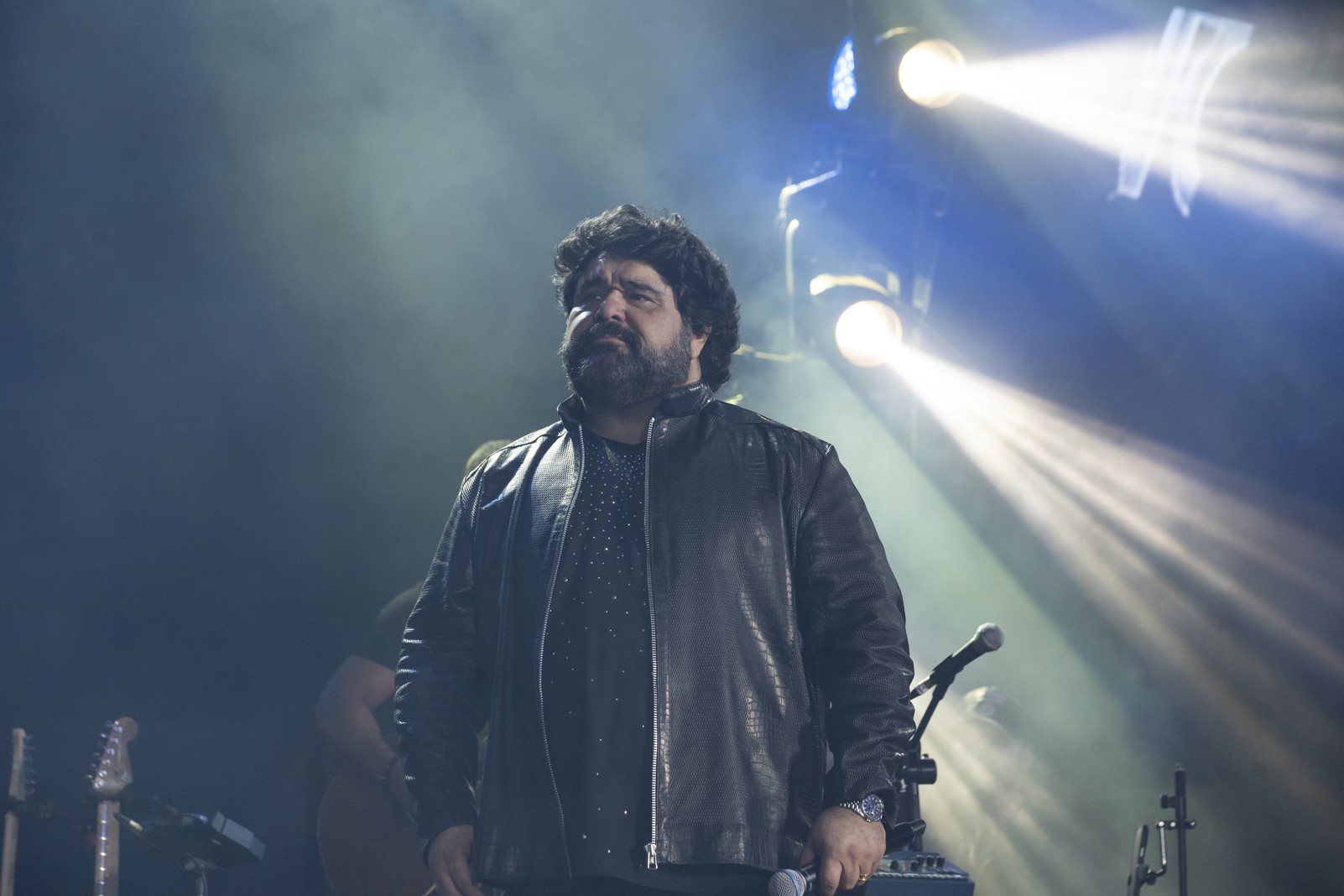 Cantor Fabiano Menotti escapa ileso de acidente na BR-040