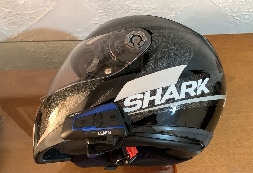 Mulher furta capacete de vizinho para não se atrasar para o trabalho e acaba presa em MG