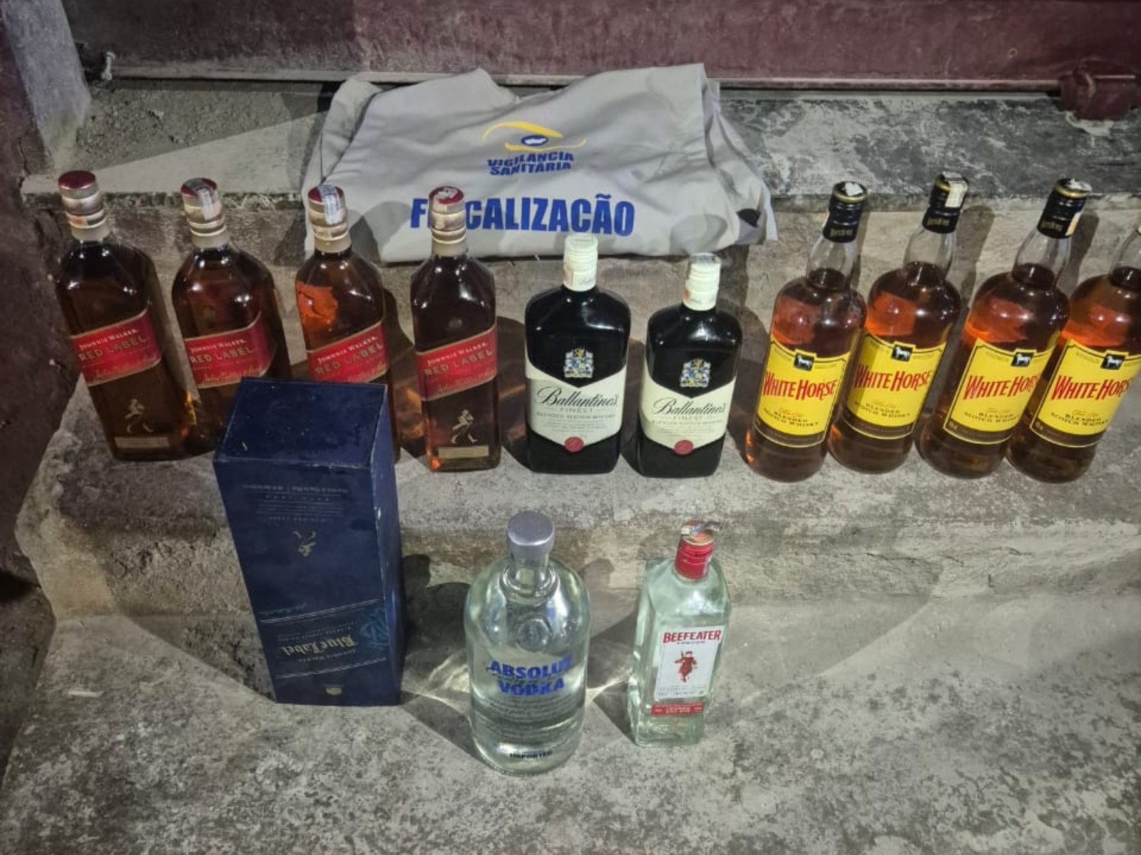 Dois são presos e bar é interditado em Governador Valadares por vender bebidas adulteradas