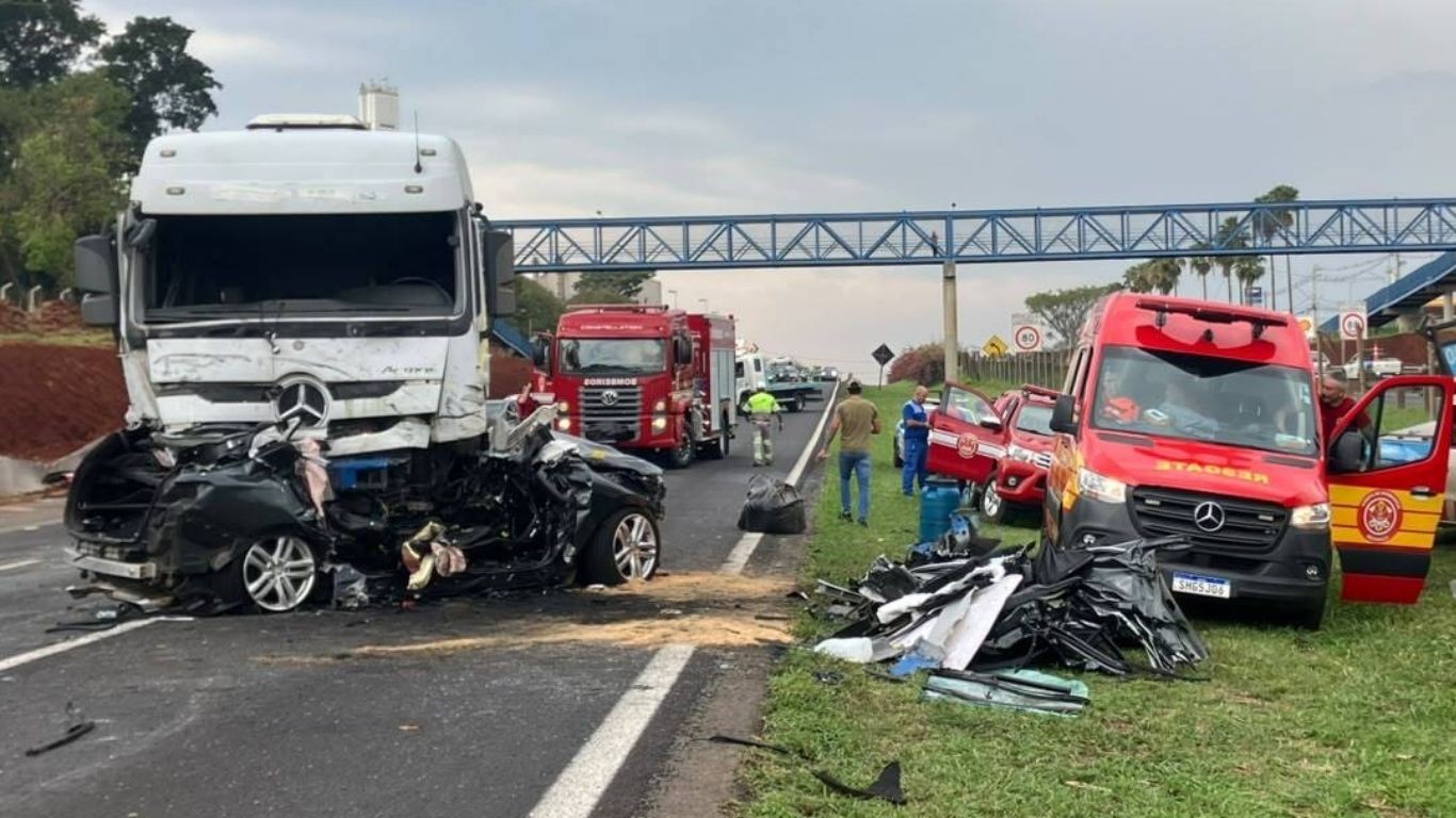 'Foi surpreendido': caminhoneiro diz a policiais que tentou frear ao ver carro invadir pista contrária de rodovia