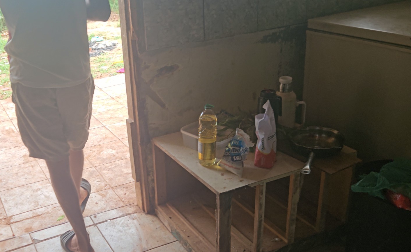 Trabalhadores em condições análogas às de escravo no Paraná tinham mistura de farinha, água e sal como refeição