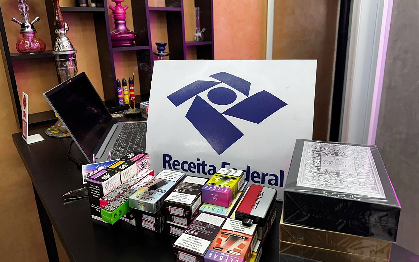 Receita Federal e Polícia Militar apreendem R$ 300 mil em mercadorias irregulares e prendem suspeito em Poços de Caldas