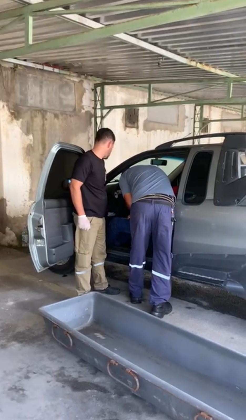 Idoso morre dentro de carro estacionado no centro de Maceió; perícia atesta morte clínica
