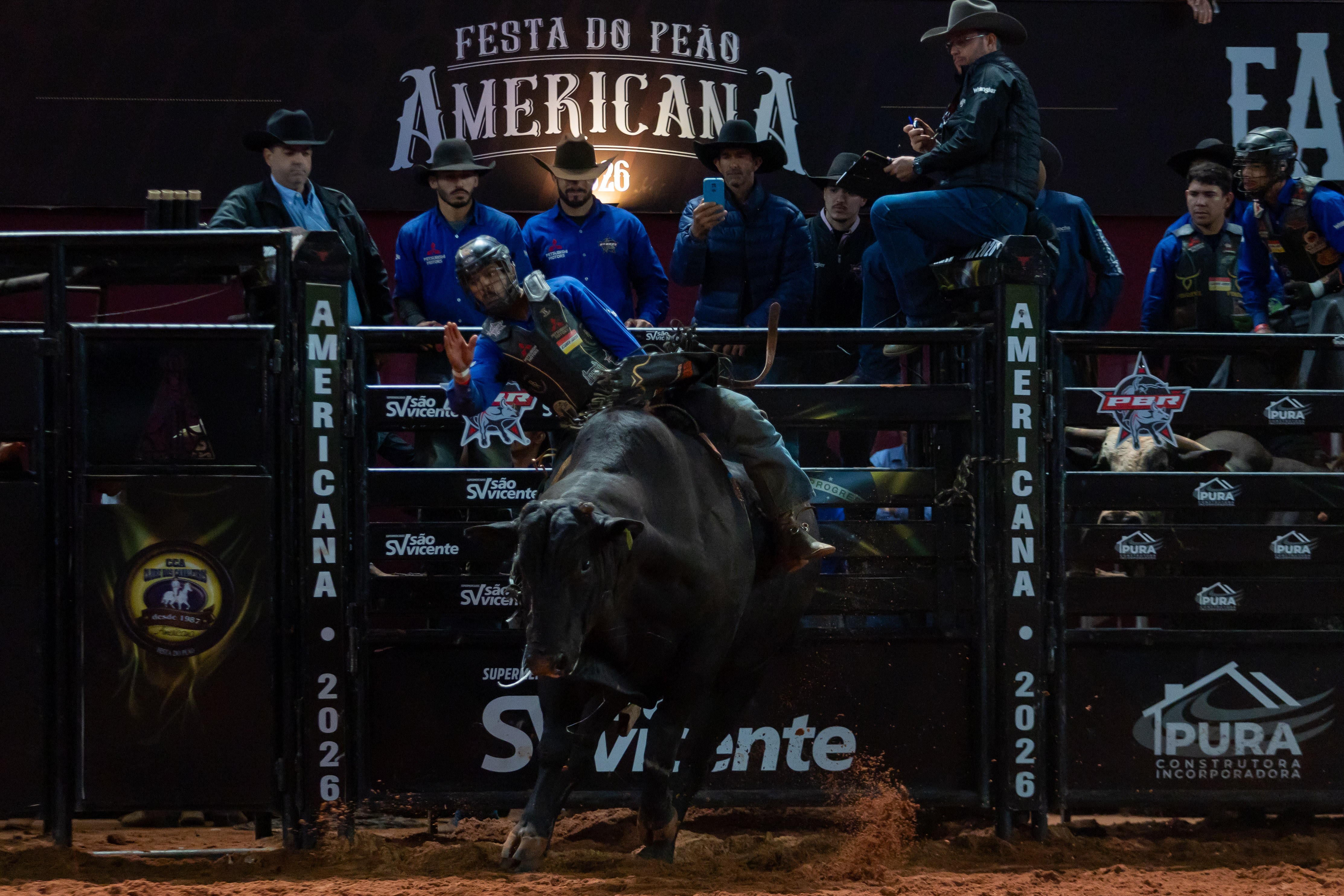 Final da etapa de Americana da PBR reuniu dez competidores na noite deste domingo (7) — Foto: Thomaz Marostegan