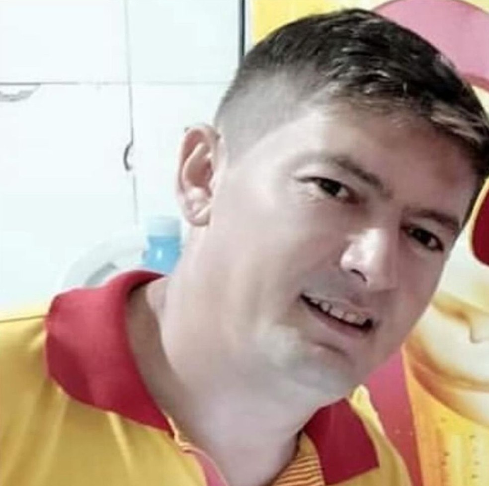 Homem foi morto com marca de facada na altura do peito e morreu no hospital — Foto: Redes sociais
