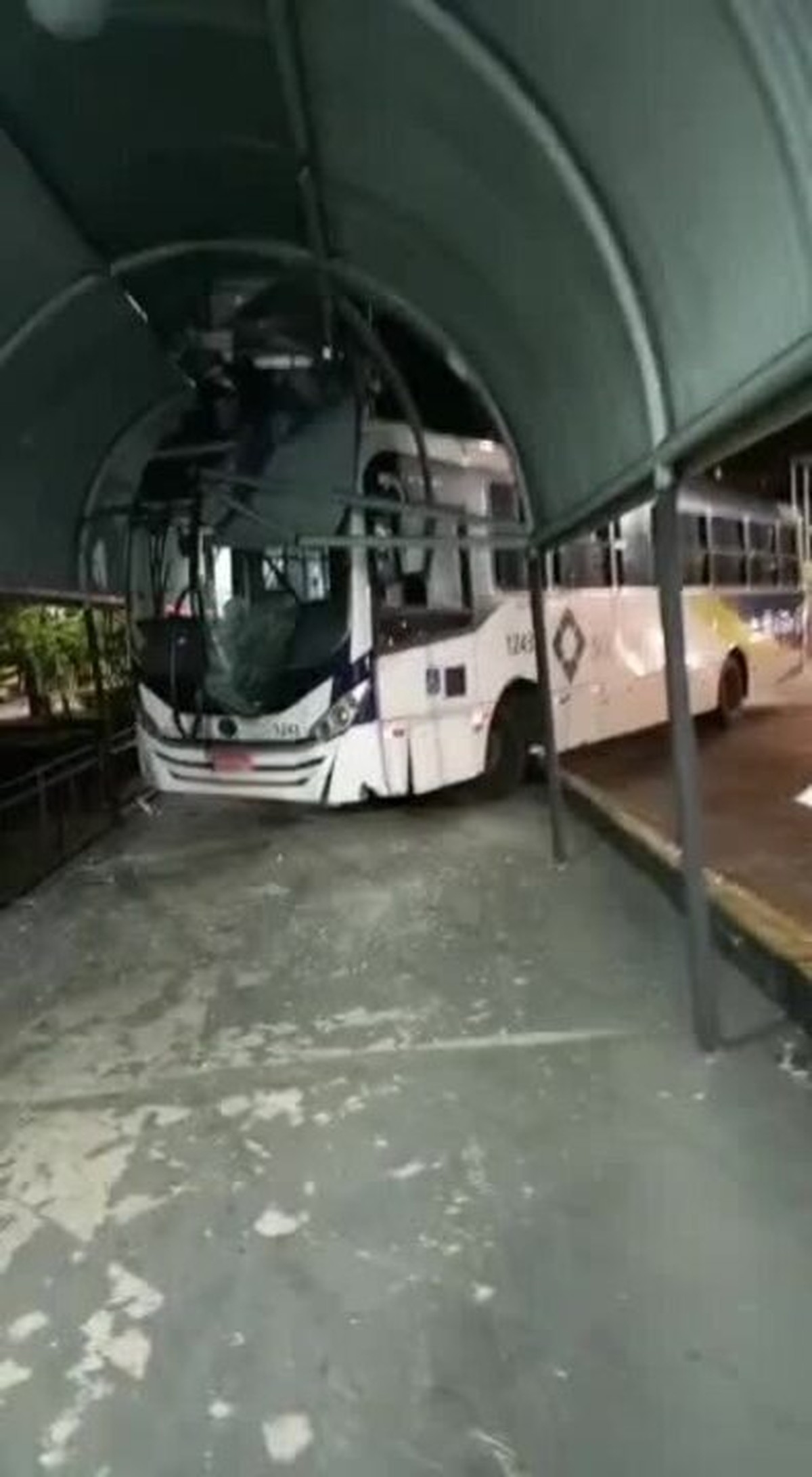 Como chegar até Bras Tintas Em Aterrado em Volta Redonda de Ônibus?