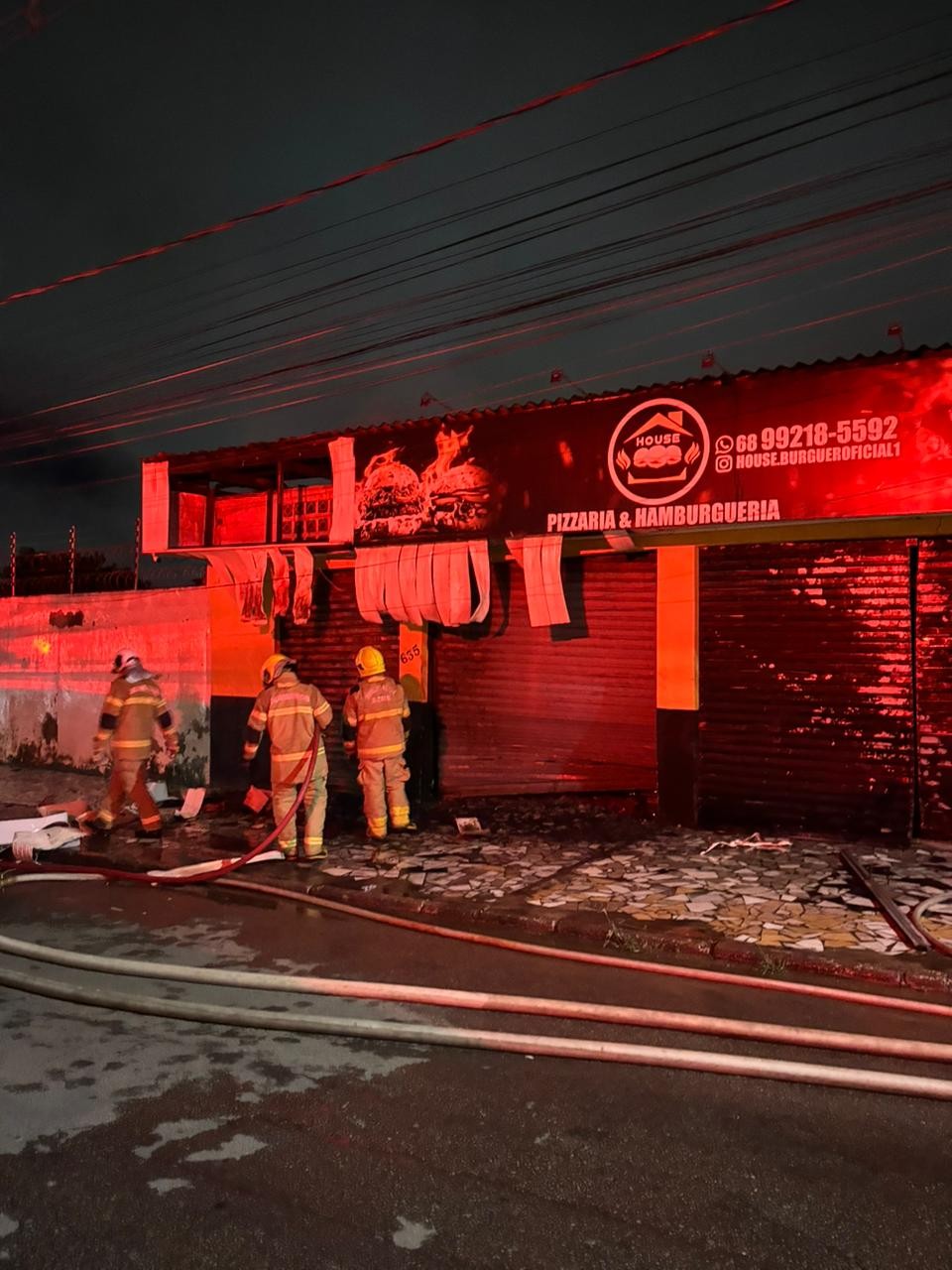 Incêndio de grandes proporções destrói hamburgueria em Rio Branco; VÍDEO