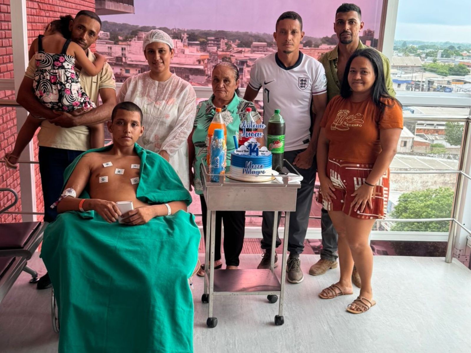 Adolescente que perdeu a perna em acidente com 2 mortos tem alta após mais de 1 mês: 'Está com cicatrização boa'