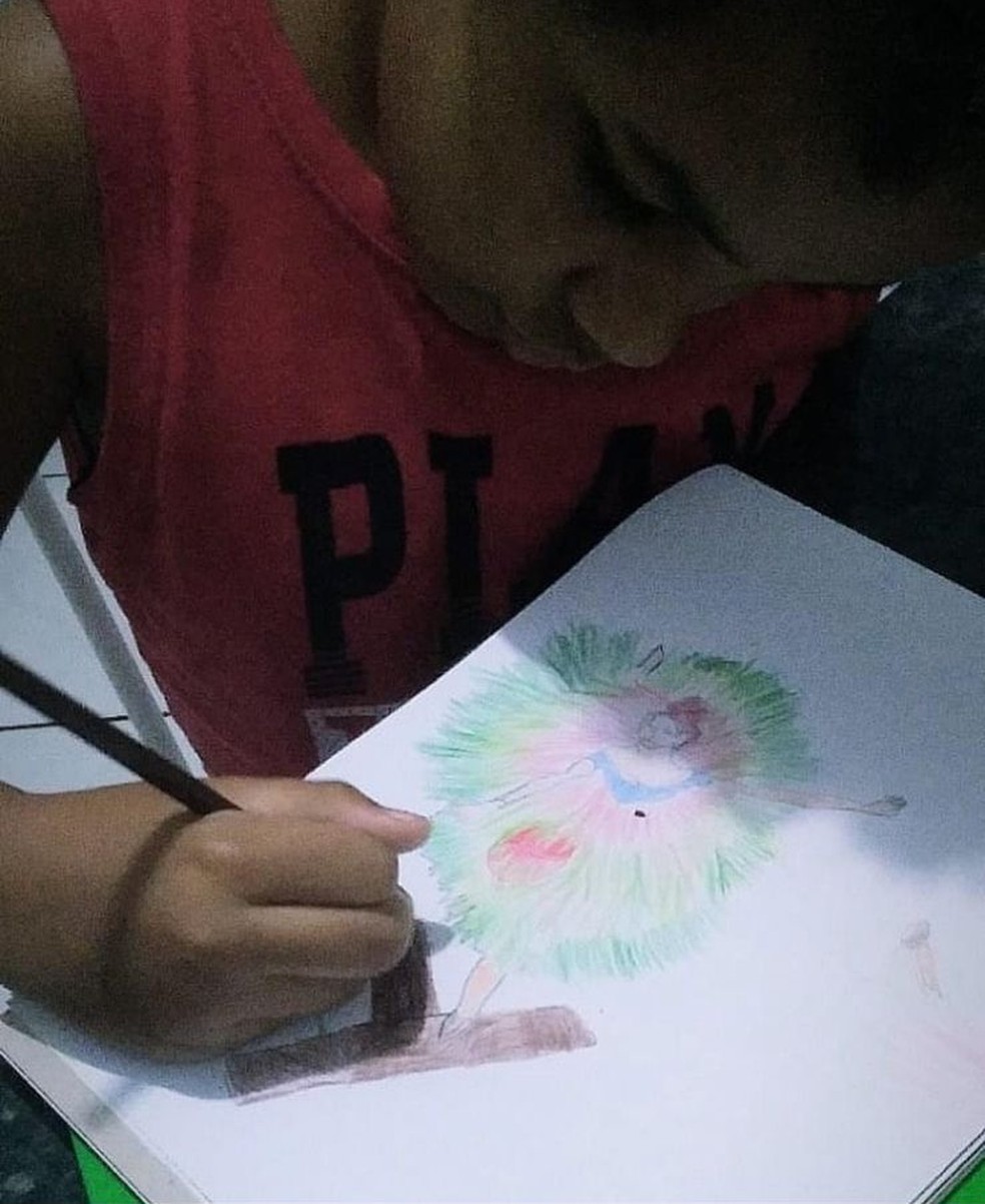 Orlando Neto, de 10 anos, gosta de pintura e música  — Foto: Arquivo pessoal