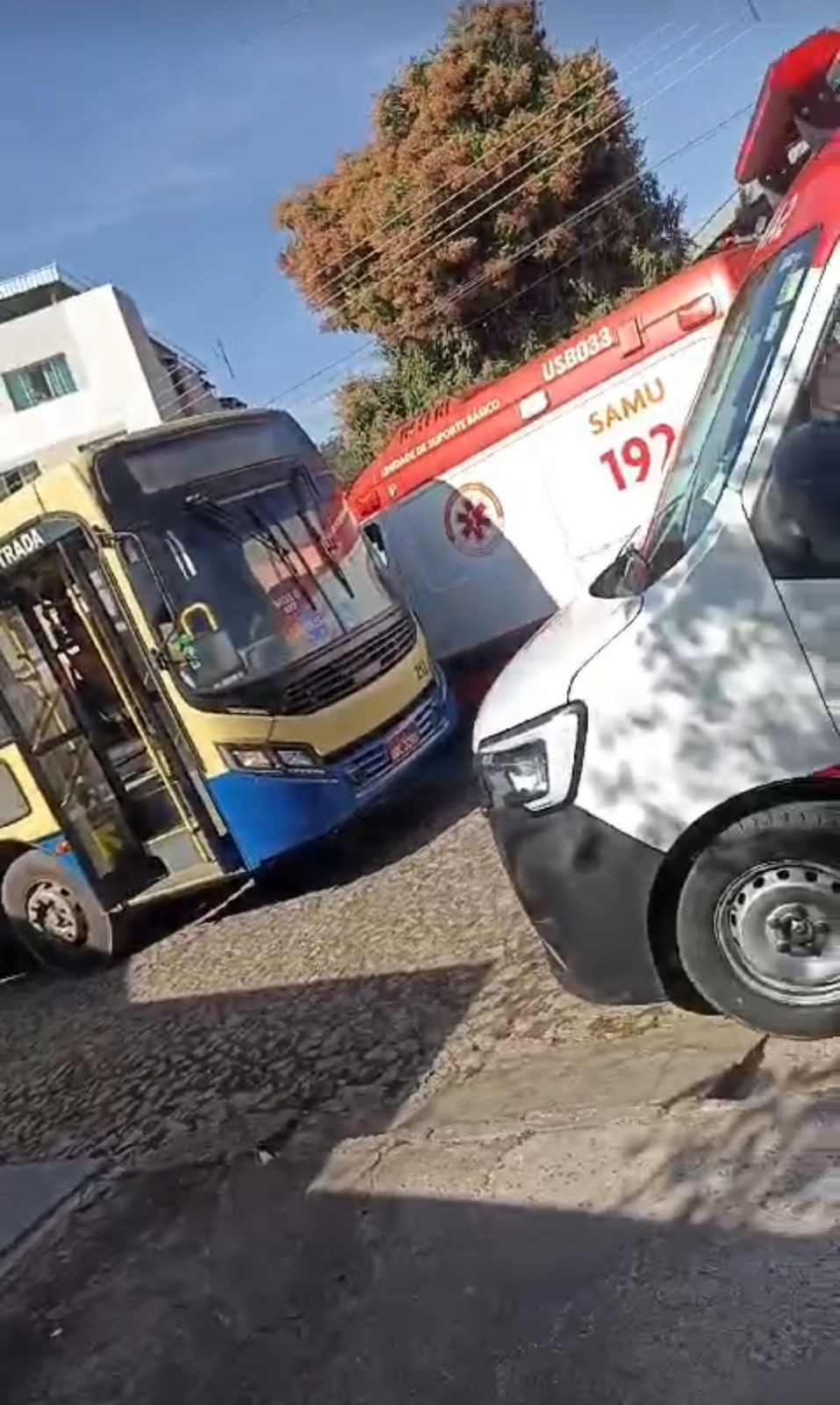 Homem morre após mal súbito dentro de ônibus em Divinópolis