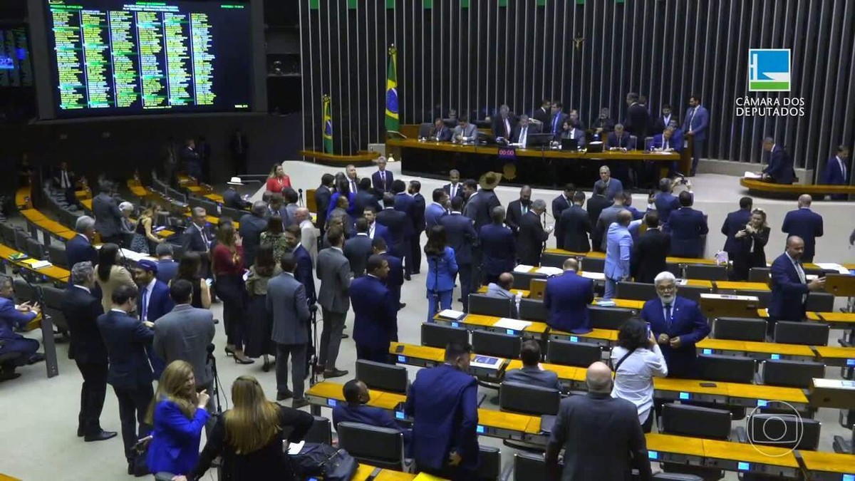 Deputados e senadores aprovam o fim da saída temporária de presos em  feriados