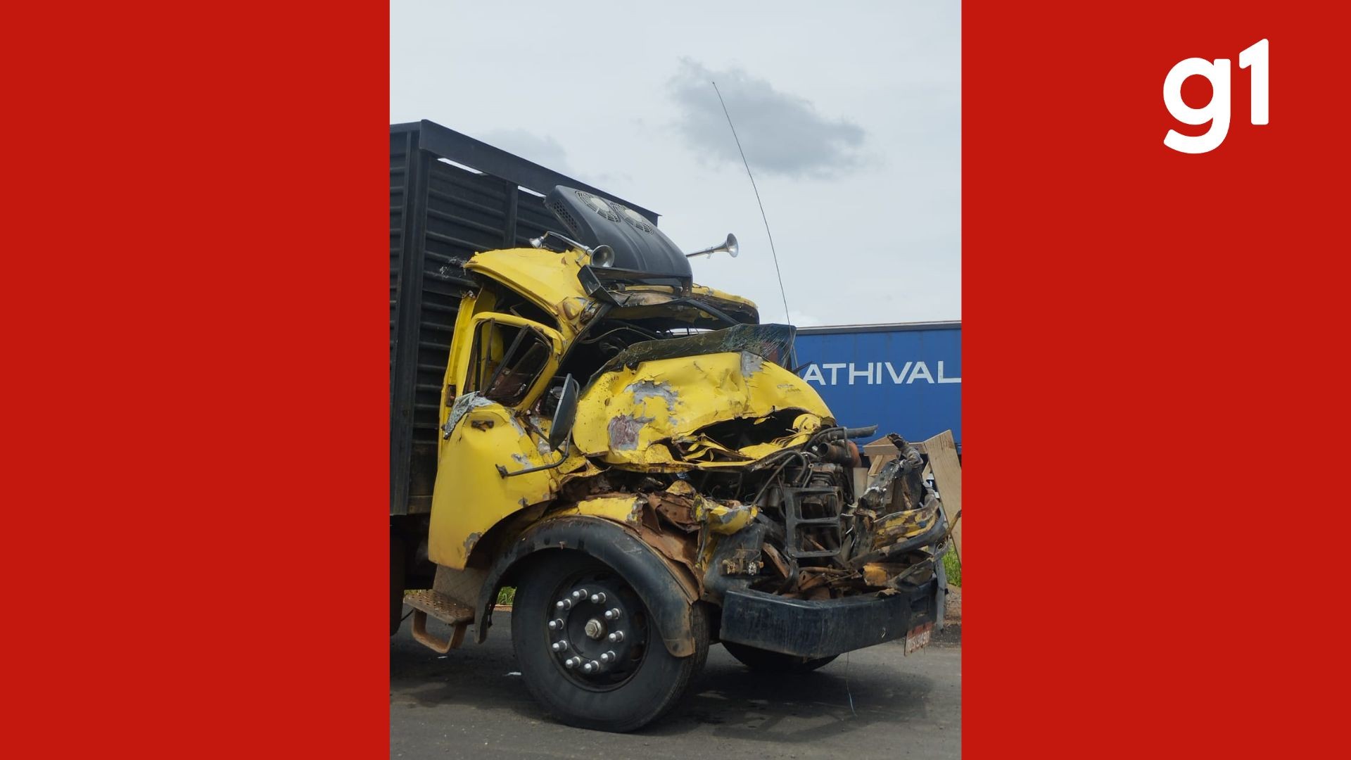 Acidente com três caminhões causam engavetamento na BR-163 em MT