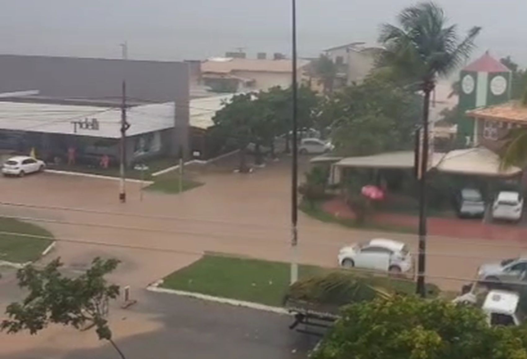 Chuva provoca transtornos em Sergipe; confira imagens