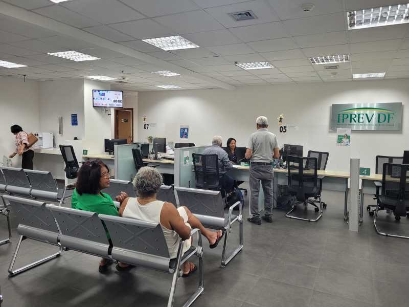 Sem prova de vida, 239 aposentados e pensionistas do DF vão ter benefícios suspensos em maio