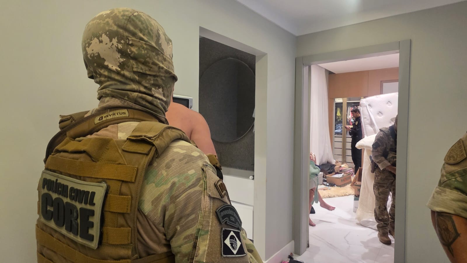 Casal que levava vida de luxo é preso por agiotagem e lavagem de dinheiro no ES; justiça bloqueou R$ 70 milhões em bens