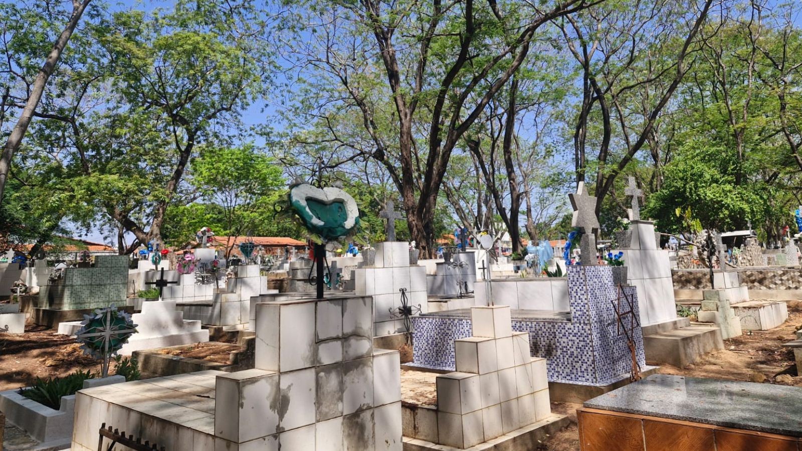Dia de Finados: Veja horários de visitação e missas nos cemitérios de Teresina
