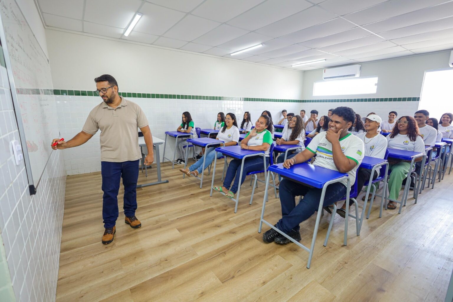 Piauí convoca mais de 1.200 profissionais para escolas de Tempo Integral