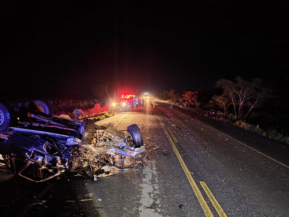 Condutores morrem após colisão frontal entre dois veículos na BR-230, na cidade de Estreito — Foto: Divulgação/PRF