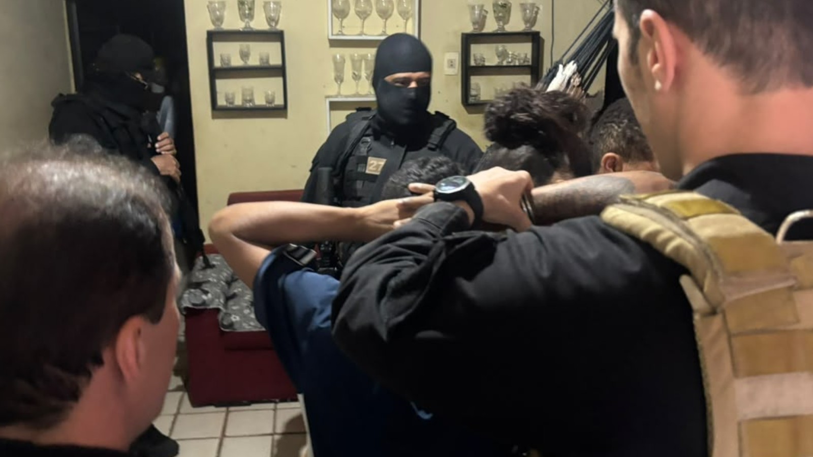 Grupo criminoso suspeito de homicídios e tráfico de drogas é alvo de operação em Teresina; 16 mandados de prisão
