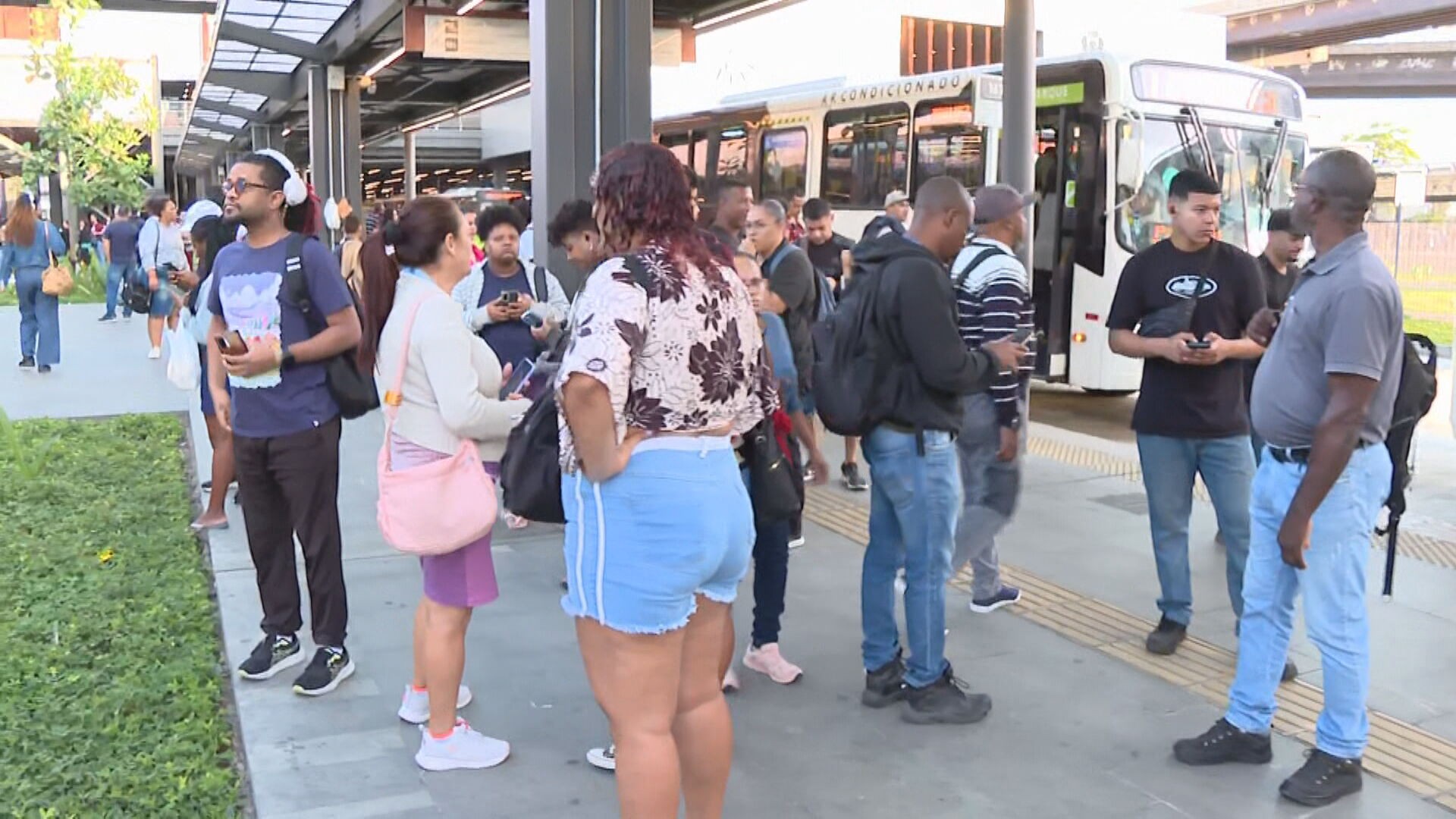 Motoristas de ônibus das viações Vila Isabel e Real fazem paralisação; mais de 20 linhas são afetadas 