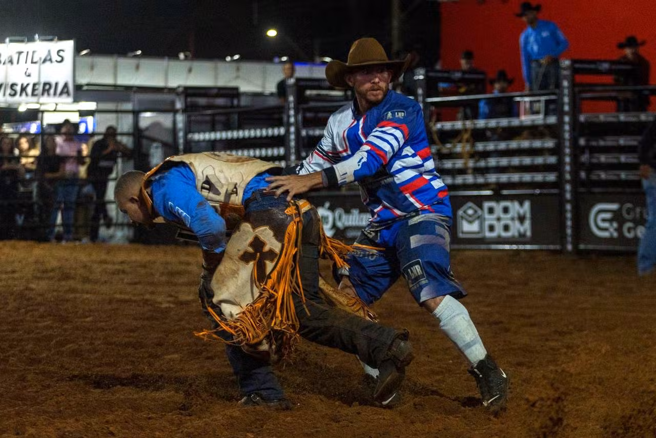 Última noite do Limeira Rodeo Music tem final da prova de montaria e campeão garante vaga em Barretos — Foto: Thomaz Marostegan/g1