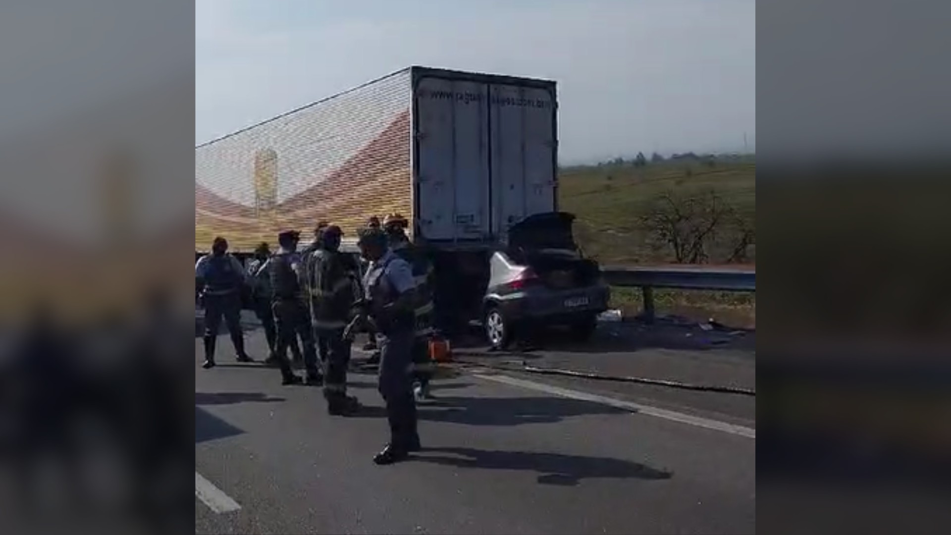 Acidente entre carro e carreta deixa feridos na Castello Branco em Itu