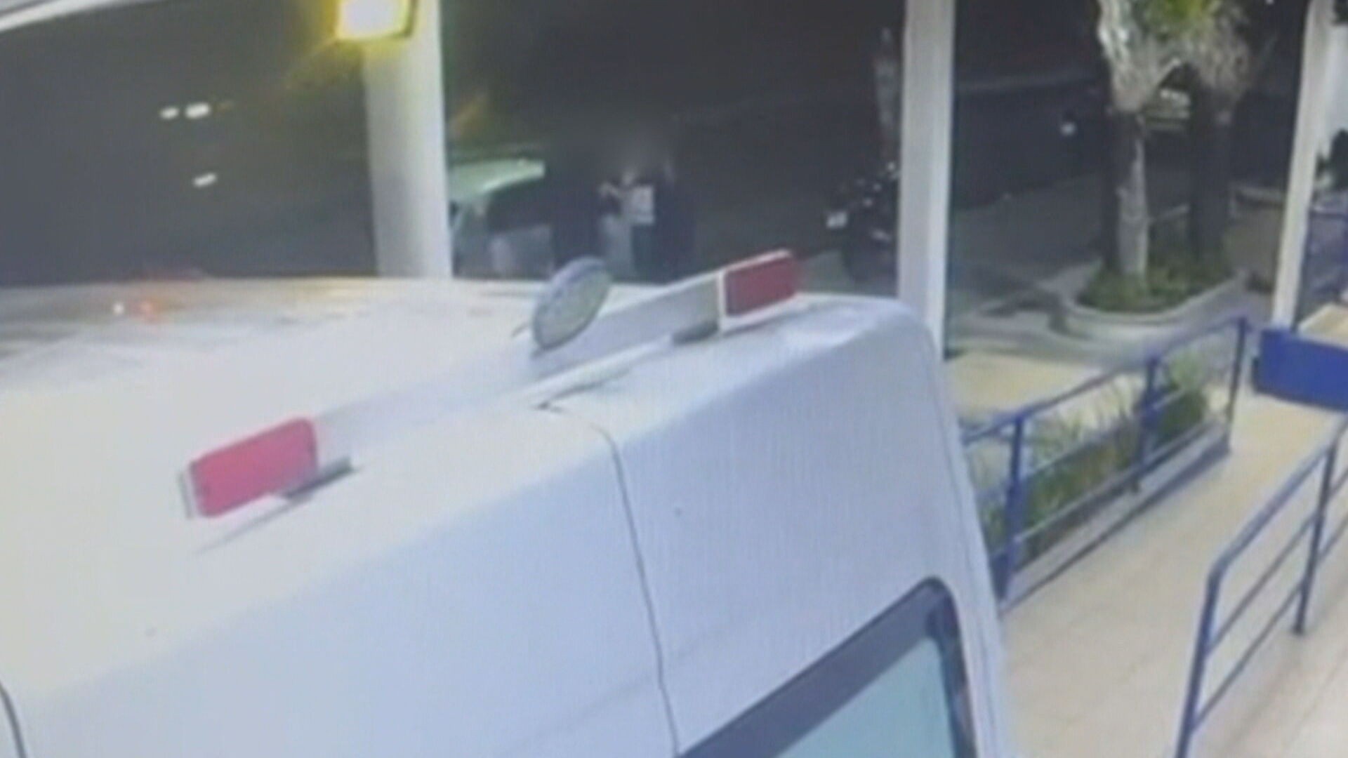Homens foram assaltados na porta da UPA de Mesquita enquanto socorriam mulher