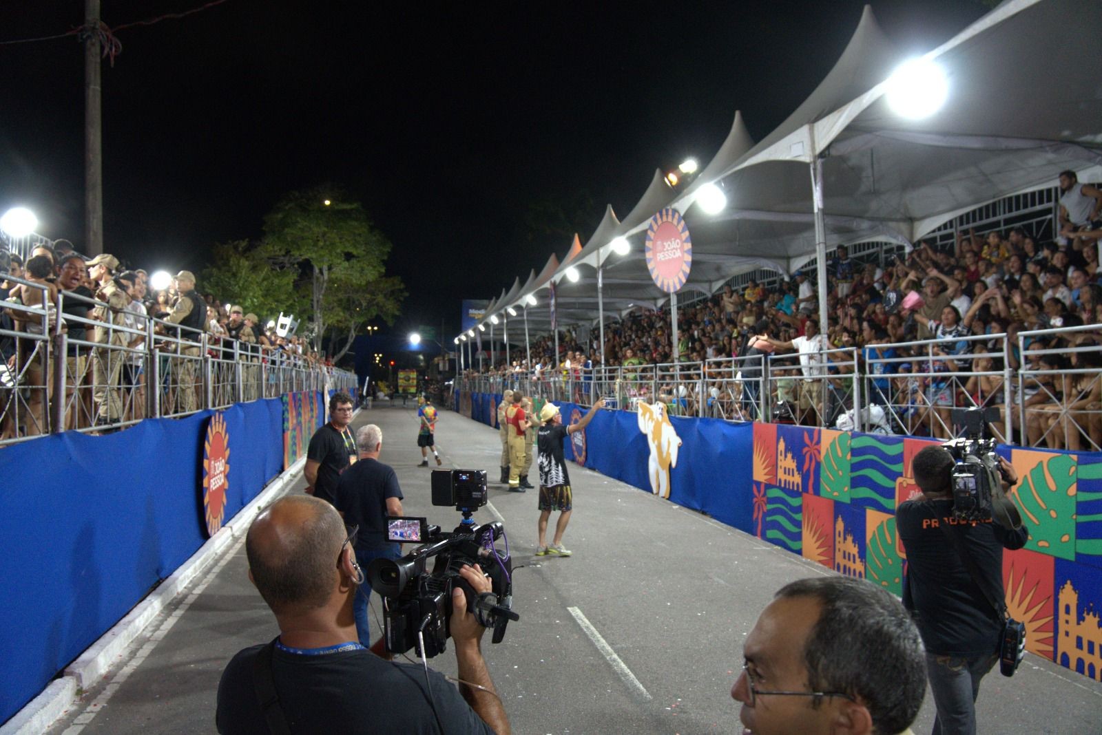 
Após arquibancada ceder, desfiles do Carnaval Tradição de João Pessoa são remarcados para o fim de semana 