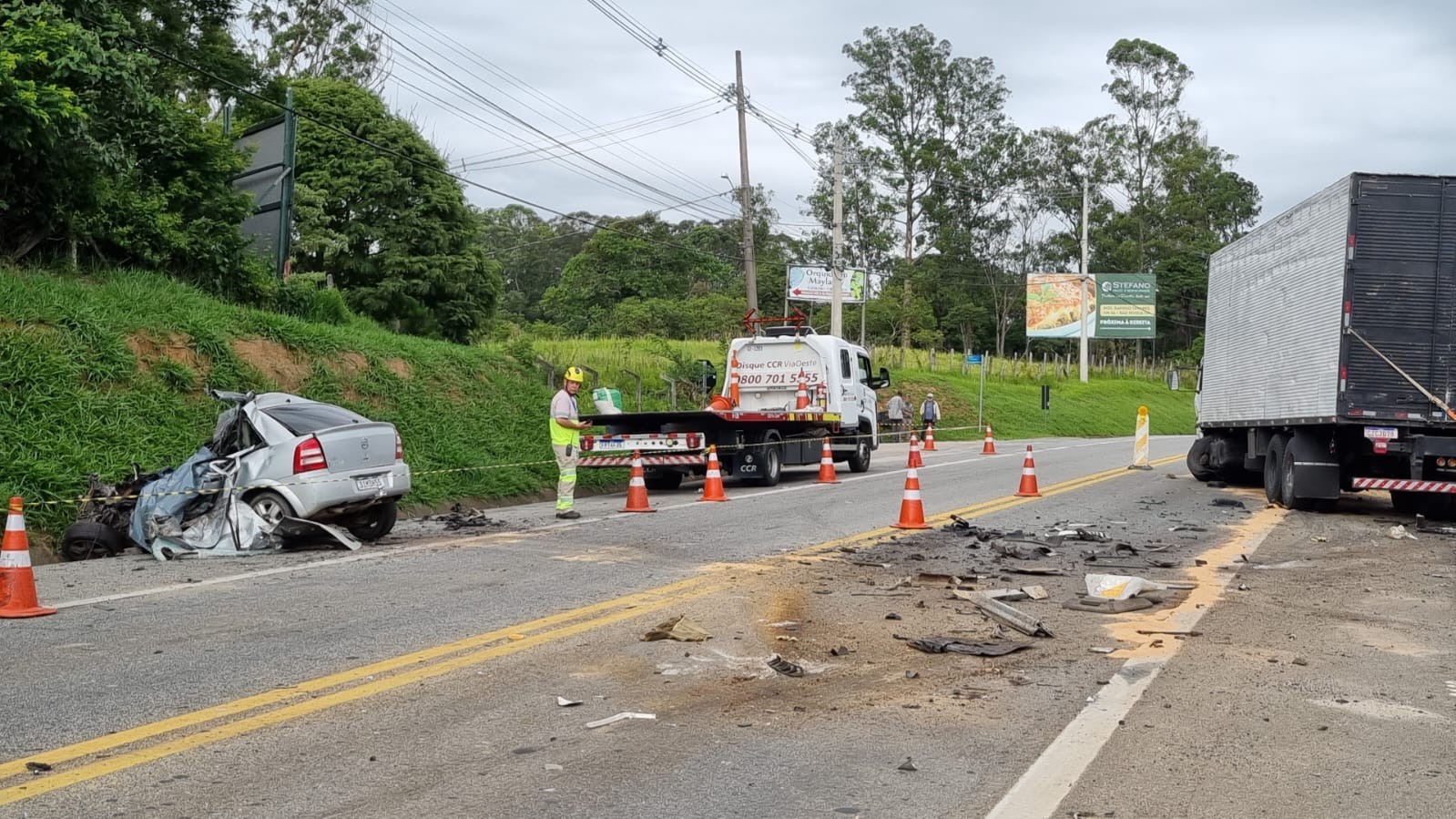 Motorista morre após bater de frente com caminhão na Raposo Tavares em São Roque