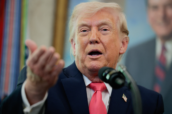 Trump fala em avanço nas negociações com o Irã, mas volta a ameaçar escalada militar