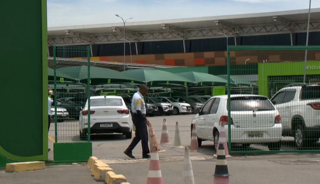 Homem invade locadora, quebra carros e tenta roubar veículo no Aeroporto de Vitória