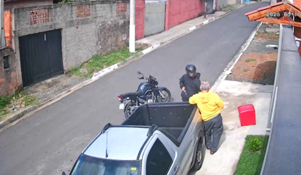 VÍDEO: idoso tem celular e aliança roubados em Campinas 