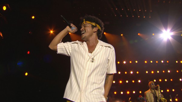 Bruno Mars empolga com fila de hits e faz plateia cantar 'Evidências' em seu 1º show no The Town 2023 | The Town 2023 | G1