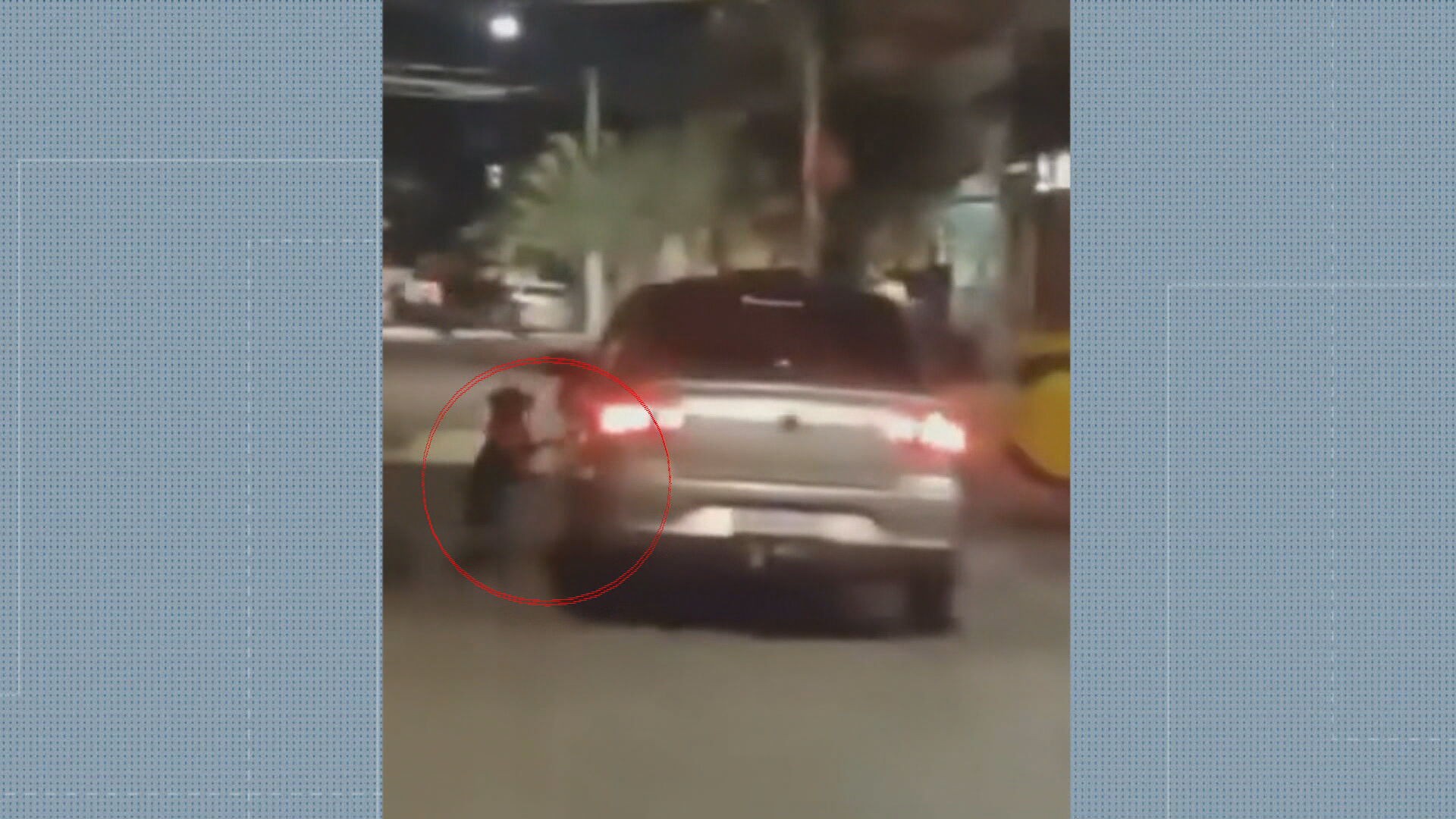 VÍDEO: cães são abandonados na Zona Norte; em um dos casos, bicho tenta voltar para o carro aos pulos