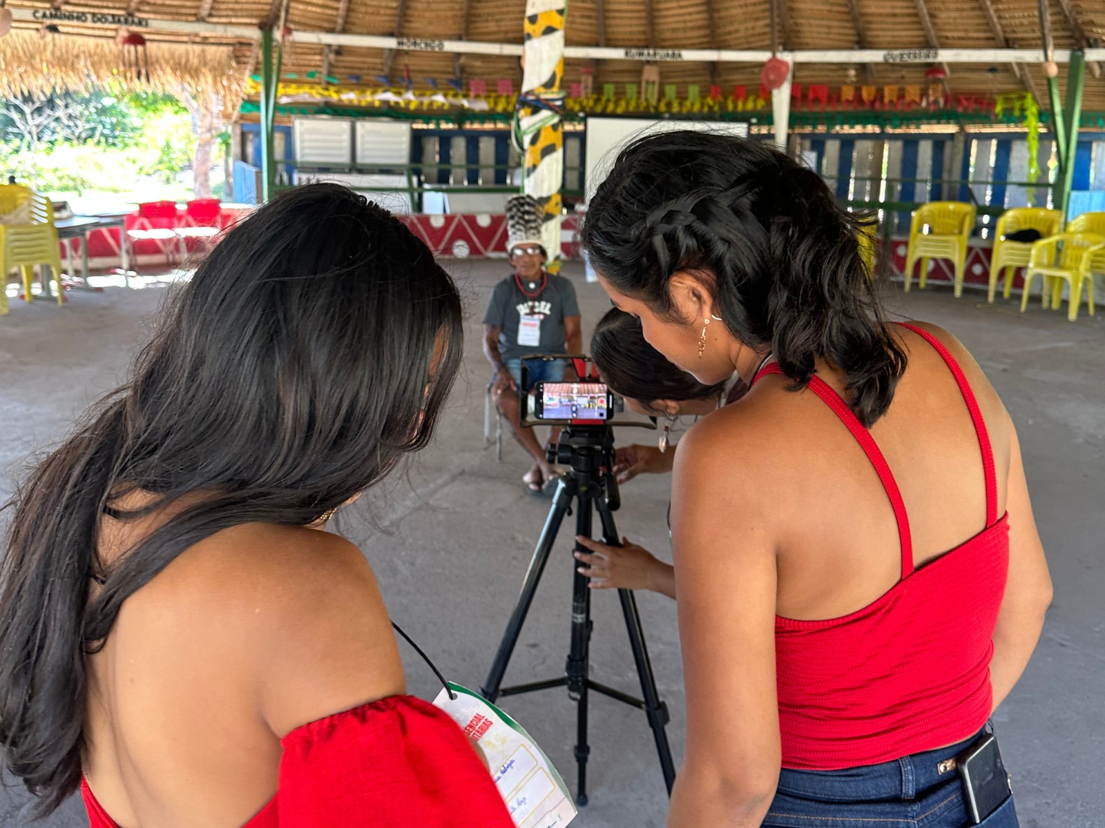 Filme produzido por jovens indígenas retrata relação de mulheres com espaço sagrado no Acre