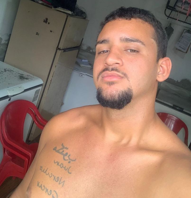 Barbeiro é morto a tiros dentro de depósito de bebidas em Japeri