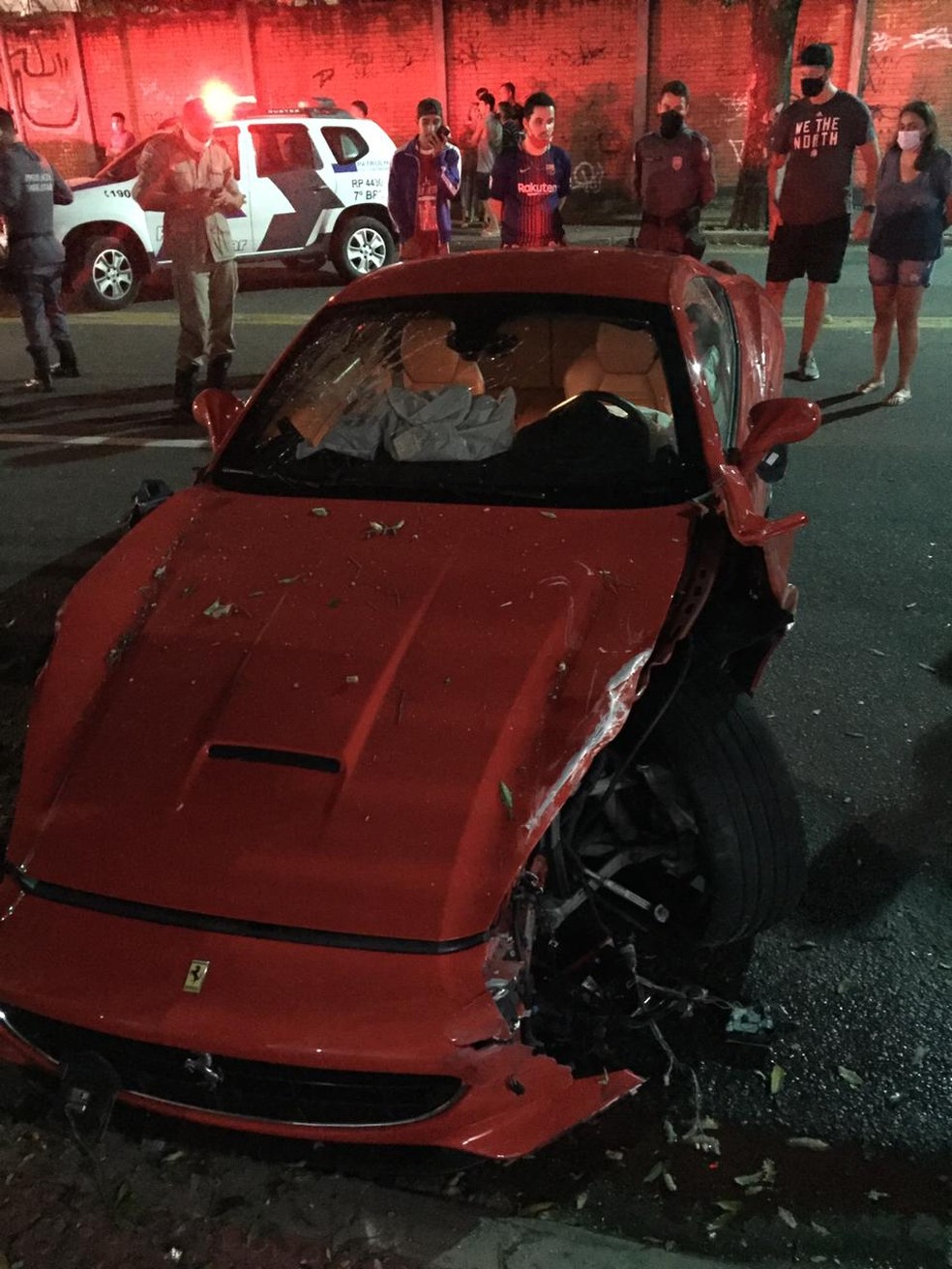 Ferrari batida em curitiba