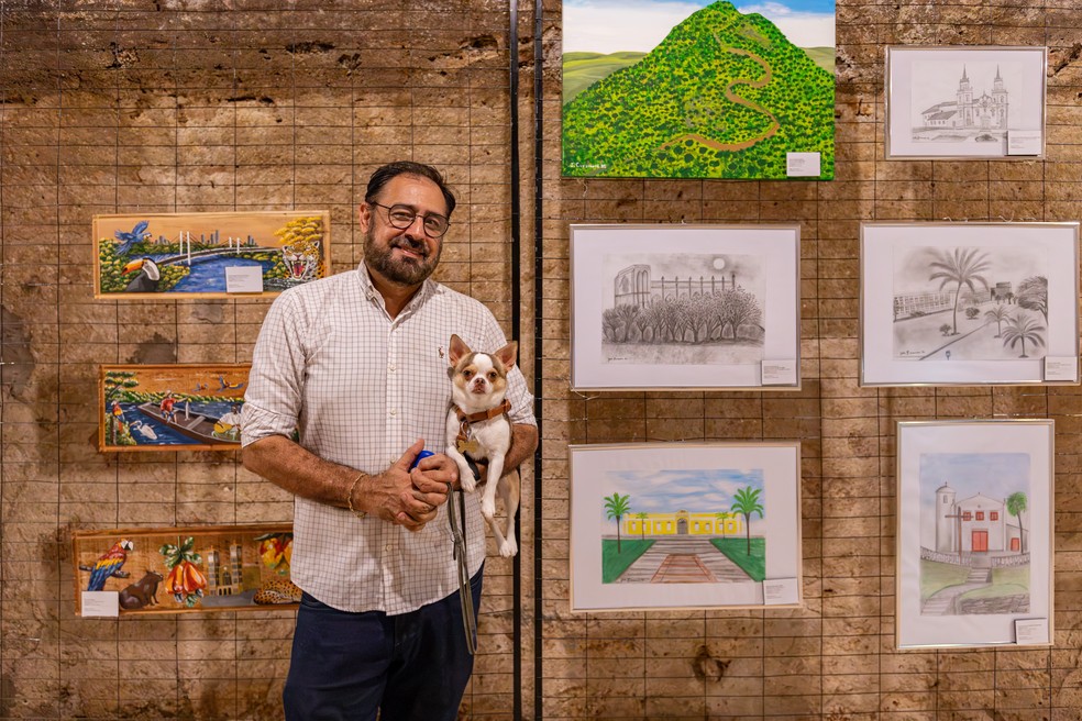 Público visita exposição “Cuiabá em Cores – Onde o Calor Vira Arte” — Foto: Francinei Marans