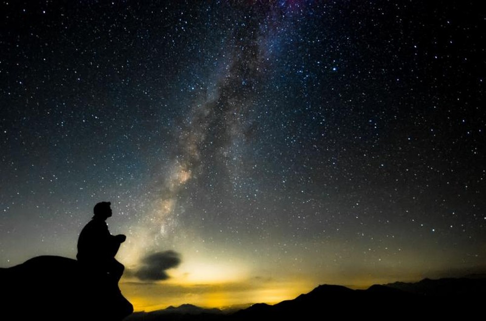 Pesquisas indicam que o banho de estrelas pode acalmar nosso sistema nervoso, promover a felicidade e aumentar nossa sensação de perspectiva — Foto: Getty Images via BBC
