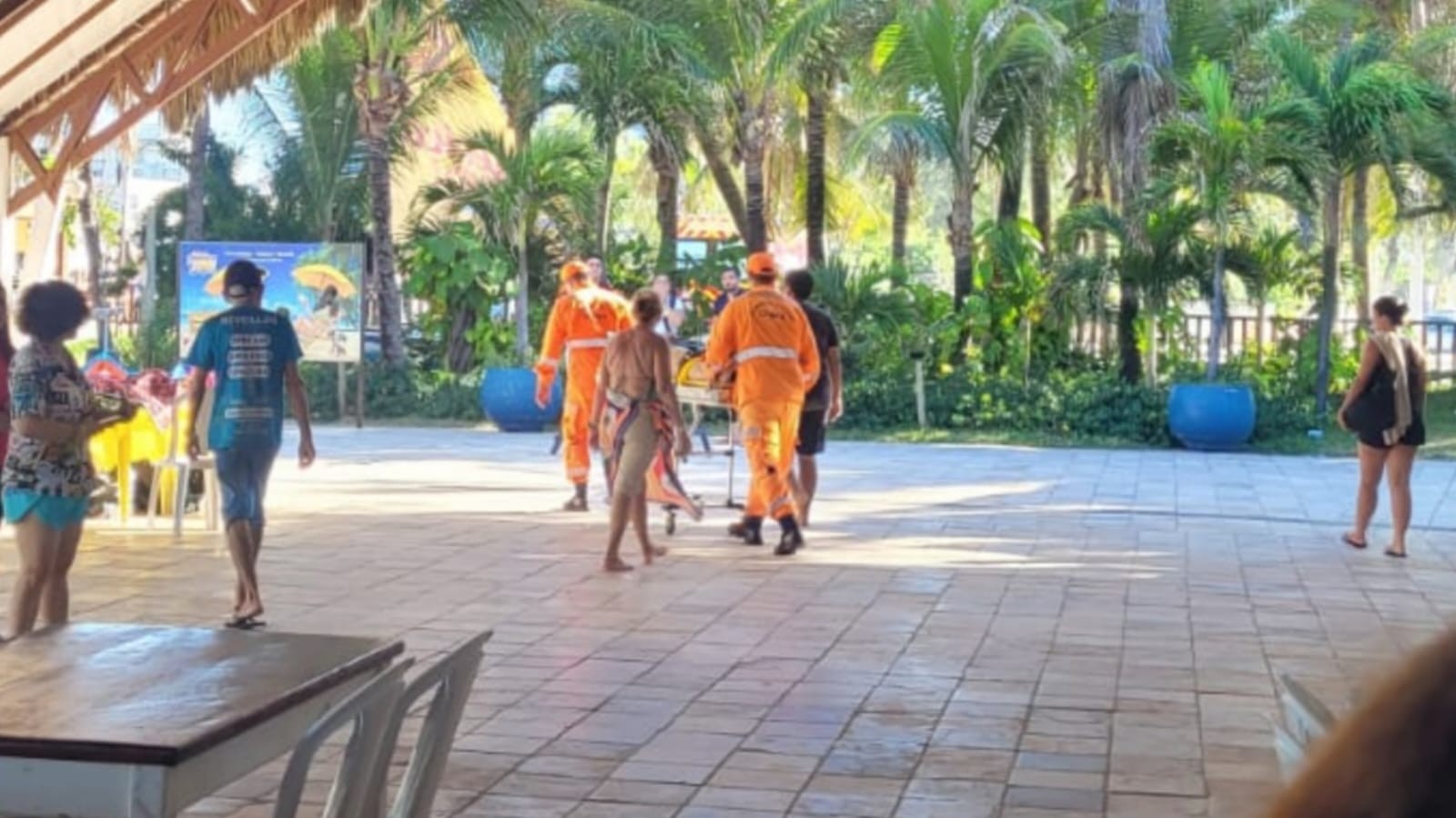 Quatro banhistas são resgatados de afogamento na Praia do Futuro, em Fortaleza