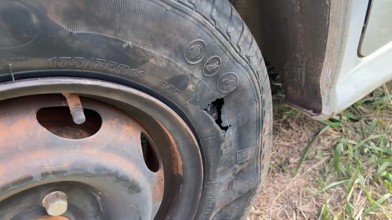 Motoristas que passam por trecho da BR-153 entre Rio Preto e Icém reclamam de más condições da pista