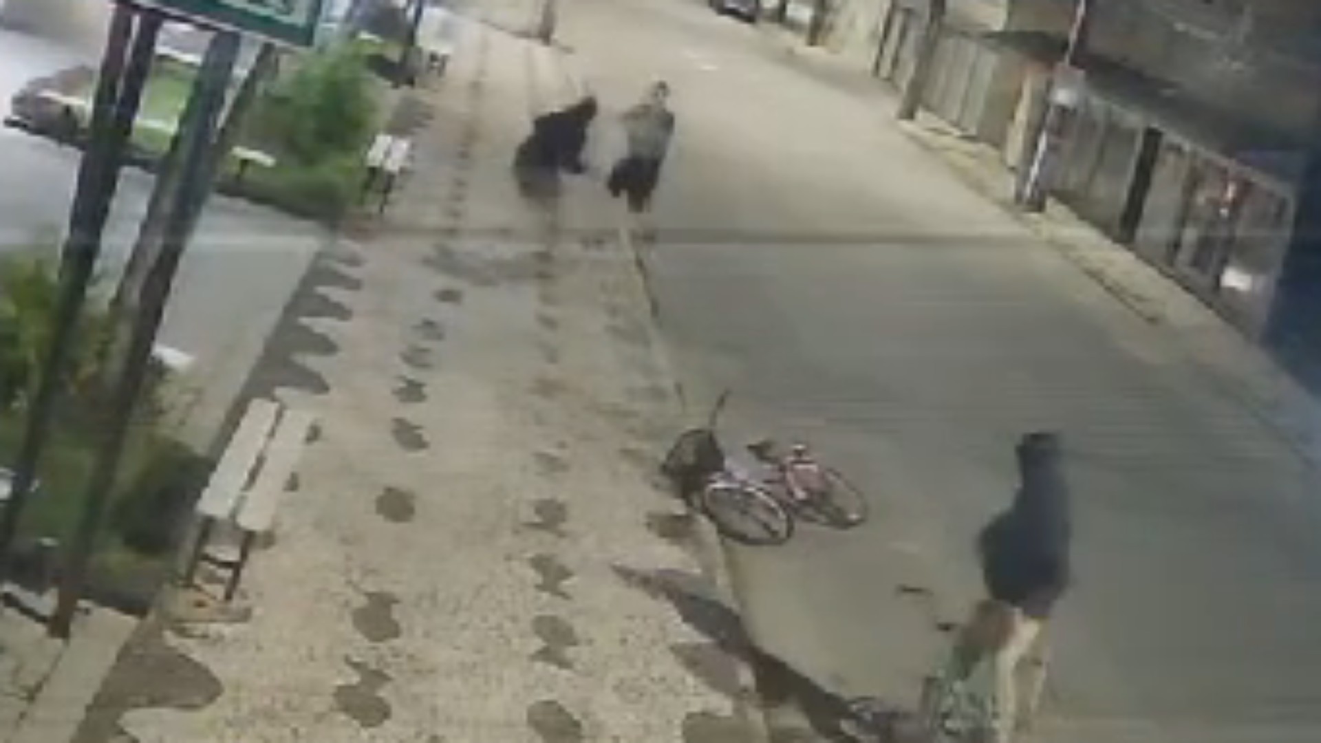 Homem tenta assaltar policial à paisana e é baleado em Matinhos; VÍDEO