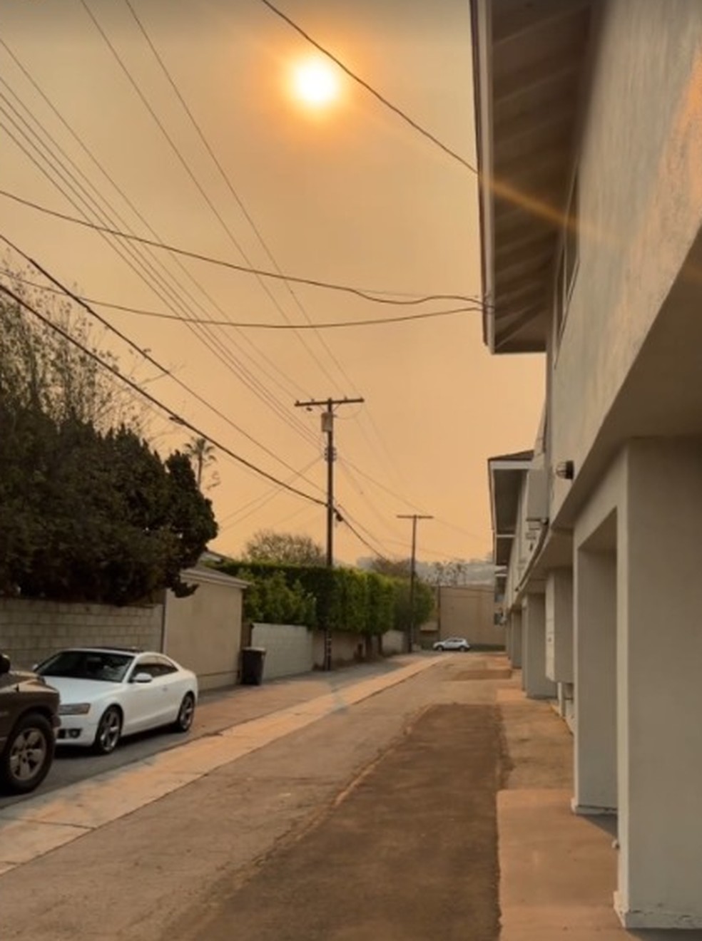 Céu em Torrance, há 40 minutos de onde está o foco do incêndio — Foto: Redes sociais